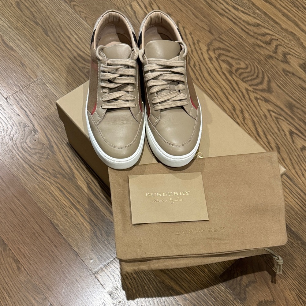 Burberry  Sneakers